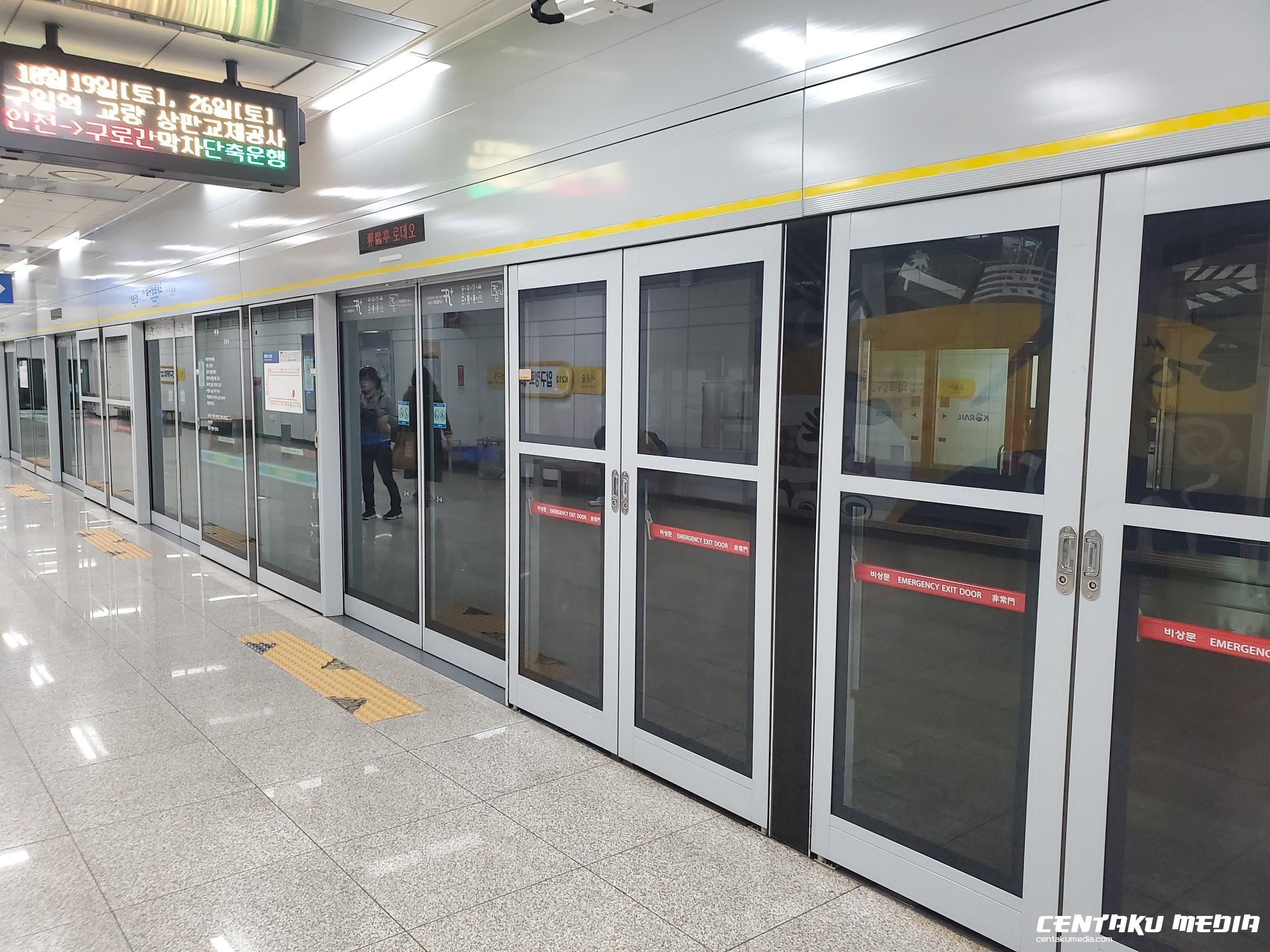 Sliding doors protect the tracks of the KORAIL service.